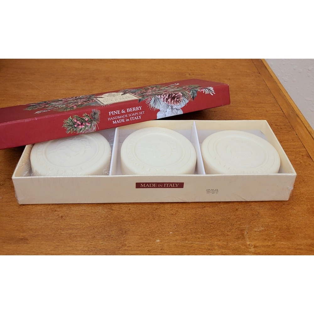 La Florentina Italian Luxury‎ Hand Soap Handmade Pine & Berry Scent - Set of 3